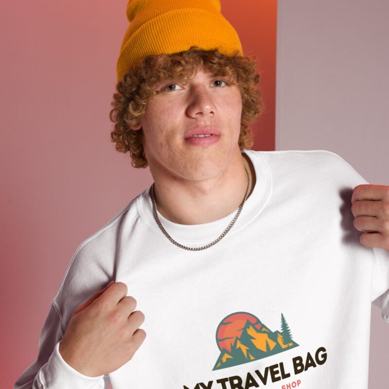 unisex-crew-neck-sweatshirt-white-right-front-654e64fedb978.jpg Felpa unisex morbida e robusta con logo My Travel Bag