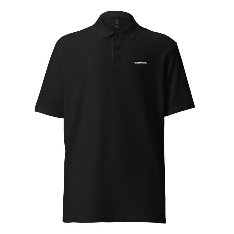 unisex-pique-polo-shirt-black-front-654f3e05f0084.jpg Maglietta Polo pique unisex con logo ricamato -explorex.