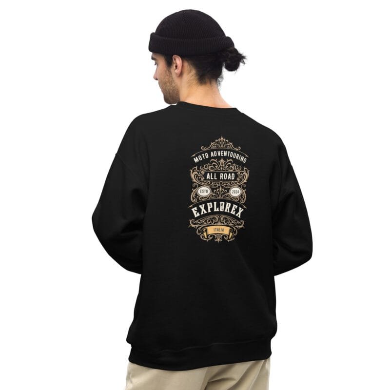 unisex-crew-neck-sweatshirt-black-back-666d453d45e5b.jpg Felpa unisex con logo fronte e retro – Collezione Rider
