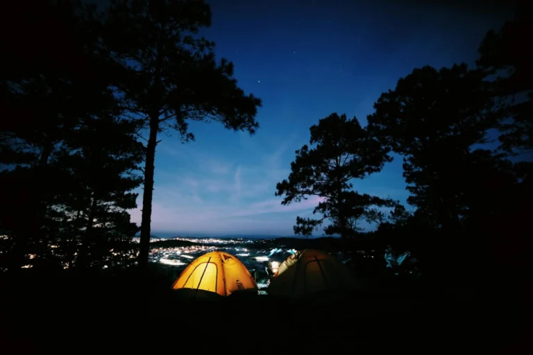 5 luoghi magici dove dormire in tenda in Italia: guida al campeggio tra le stelle